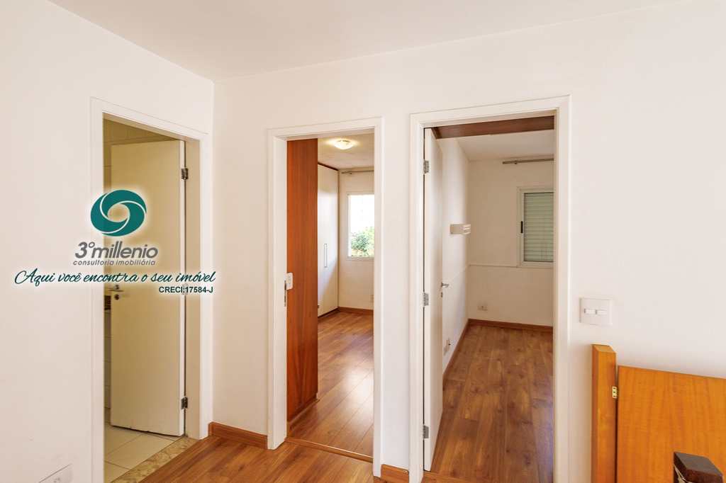 Casa em Cotia, no bairro Granja Viana