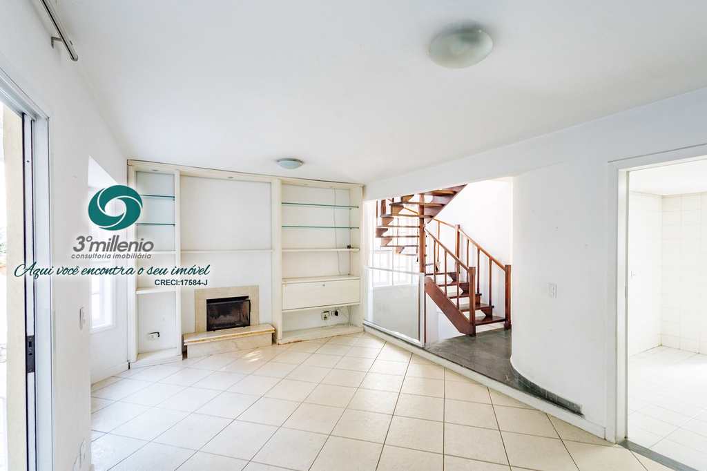 Casa em Cotia, no bairro Granja Viana