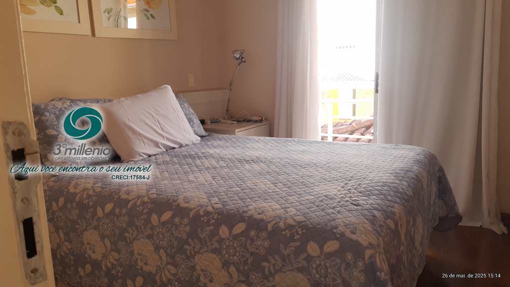 Casa em Cotia, no bairro Granja Viana