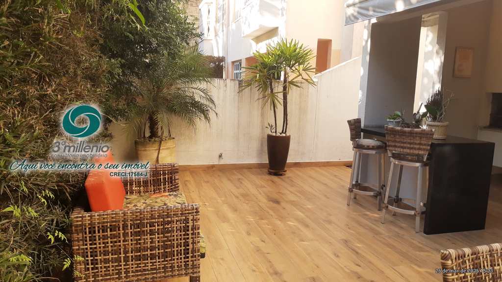 Casa em Cotia, no bairro Granja Viana