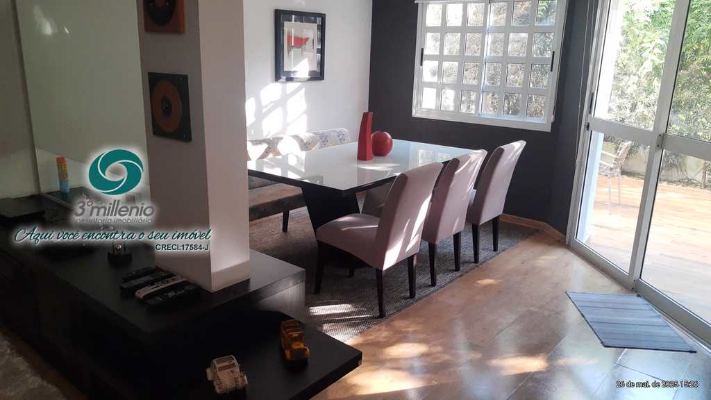 Casa em Cotia, no bairro Granja Viana
