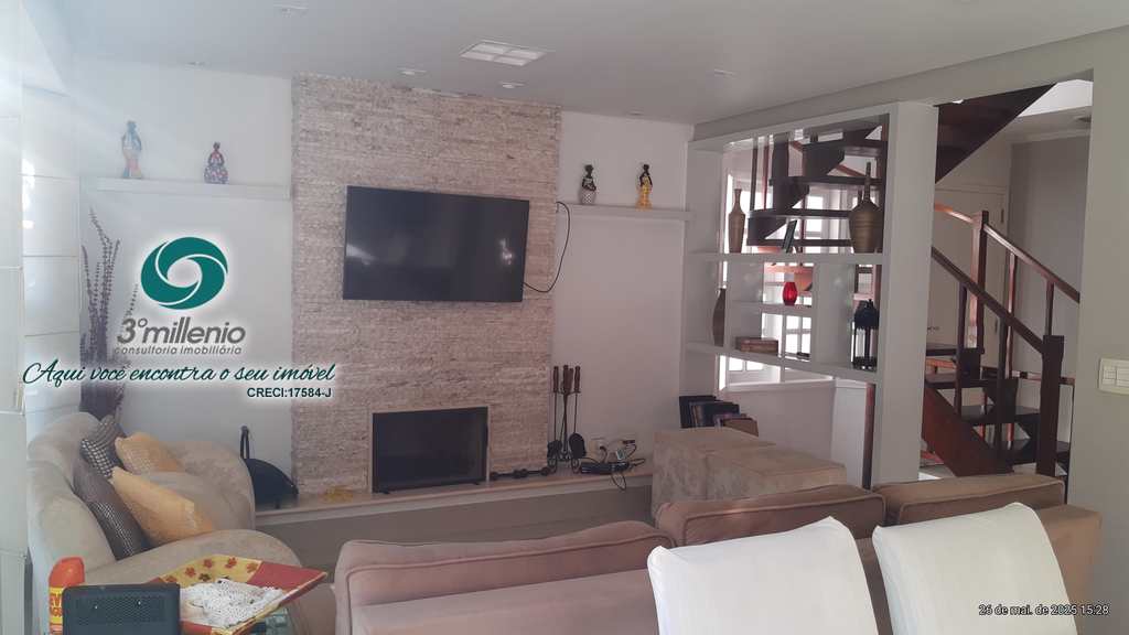 Casa em Cotia, no bairro Granja Viana