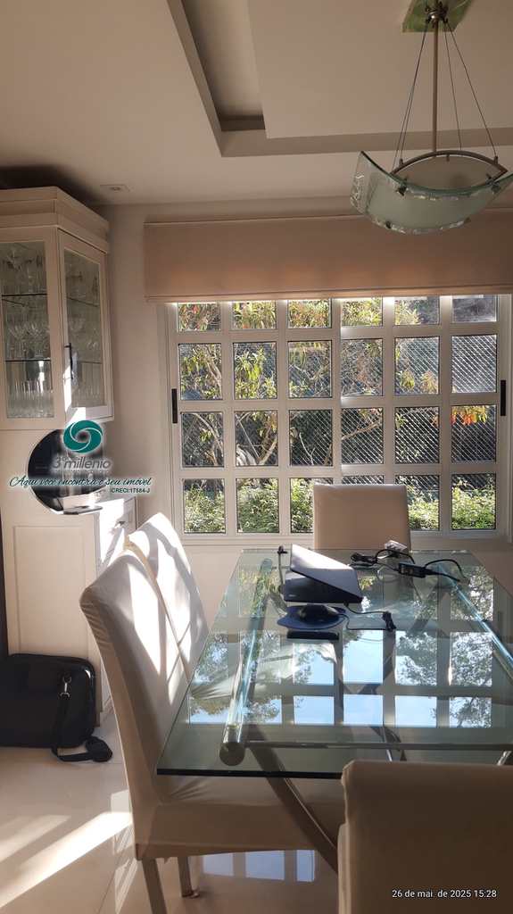Casa em Cotia, no bairro Granja Viana