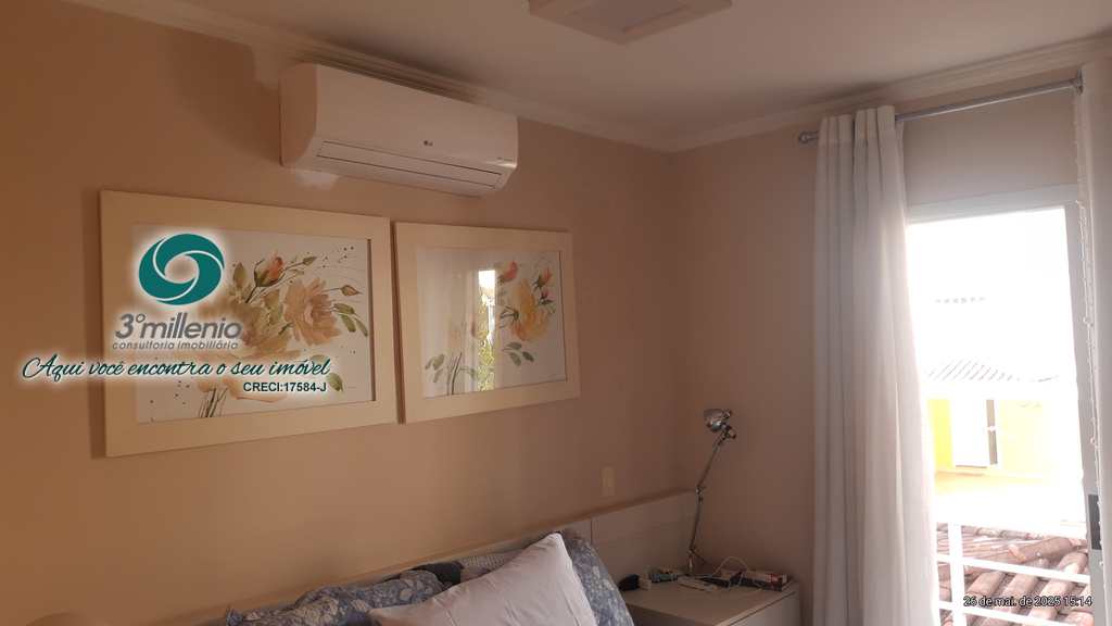Casa em Cotia, no bairro Granja Viana
