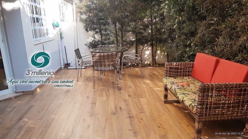 Casa em Cotia, no bairro Granja Viana