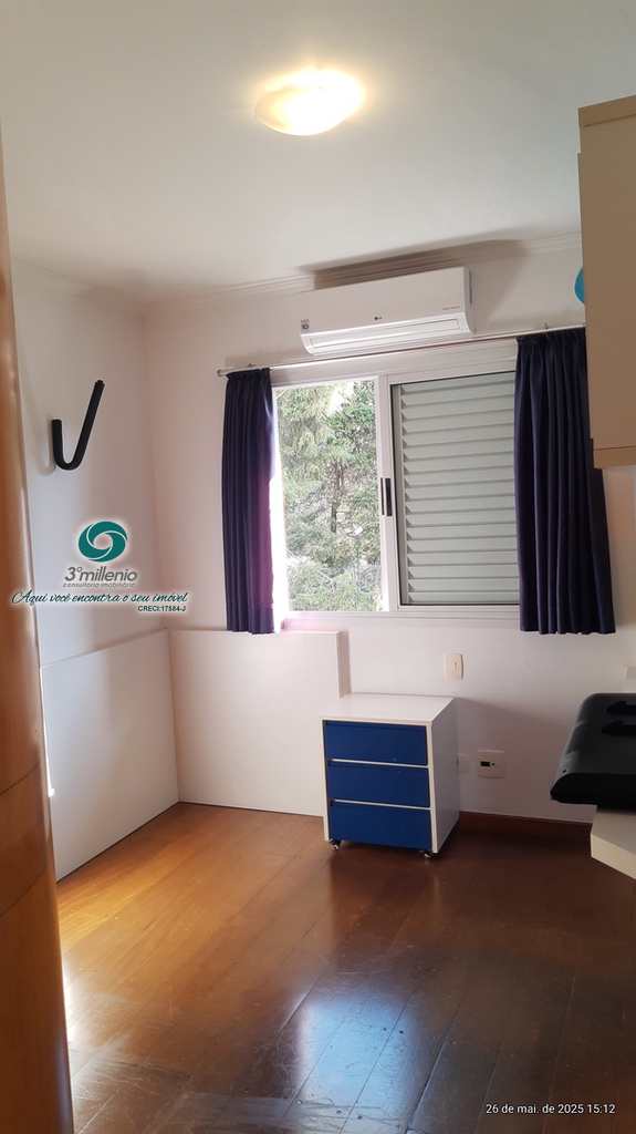 Casa em Cotia, no bairro Granja Viana