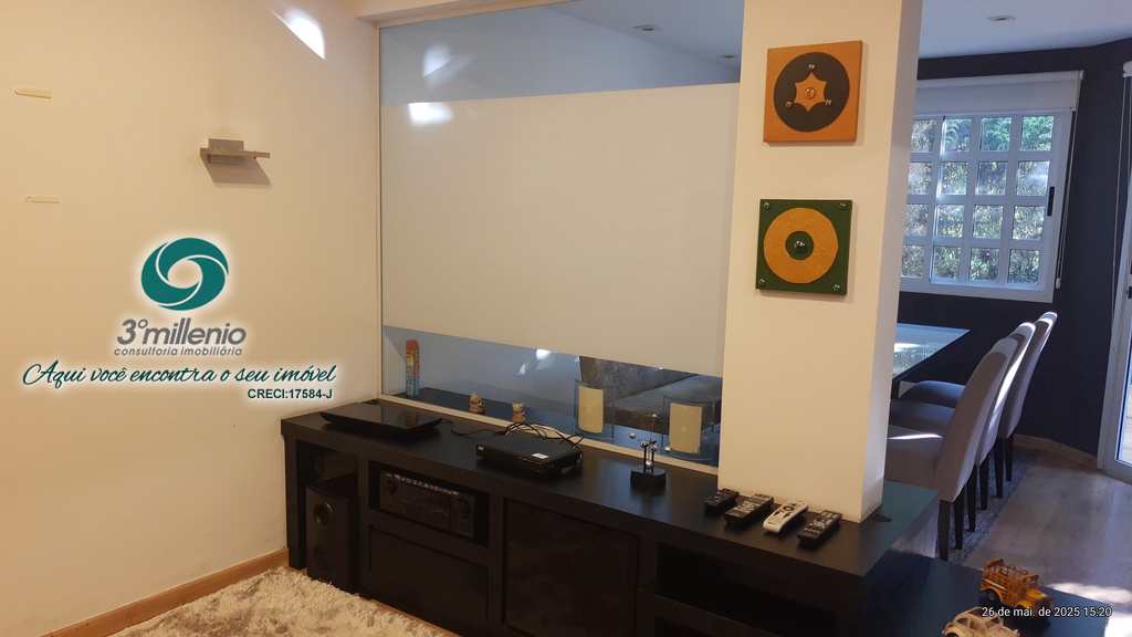 Casa em Cotia, no bairro Granja Viana