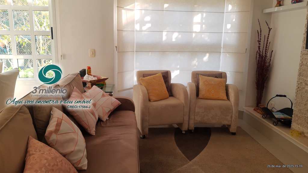 Casa em Cotia, no bairro Granja Viana