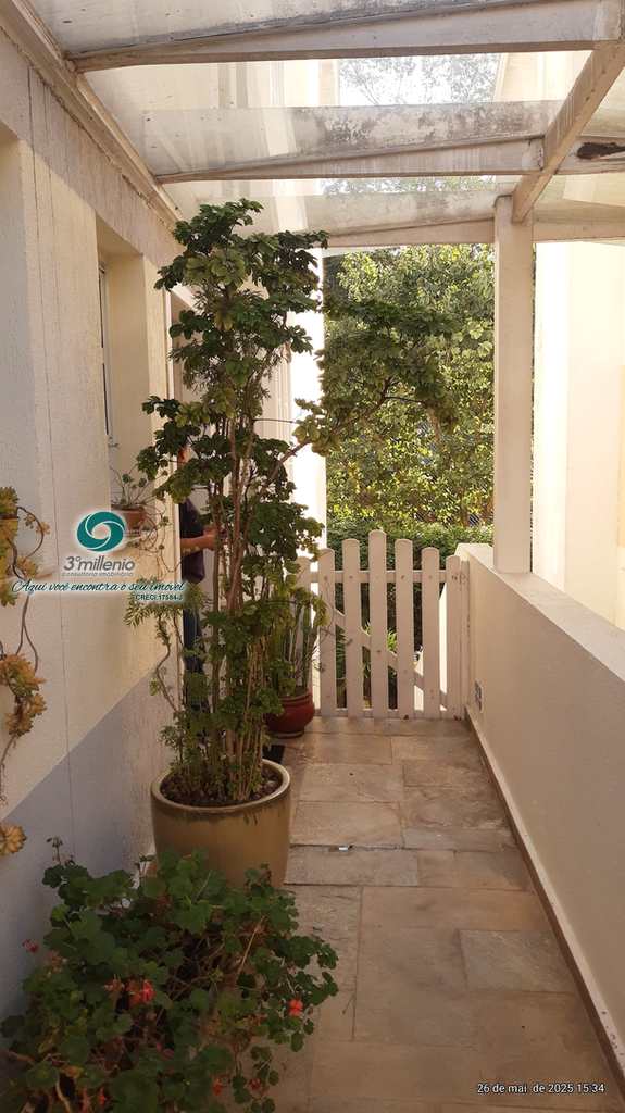Casa em Cotia, no bairro Granja Viana