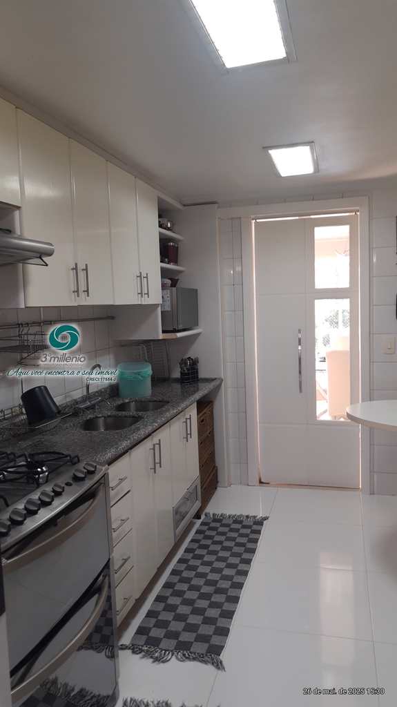 Casa em Cotia, no bairro Granja Viana