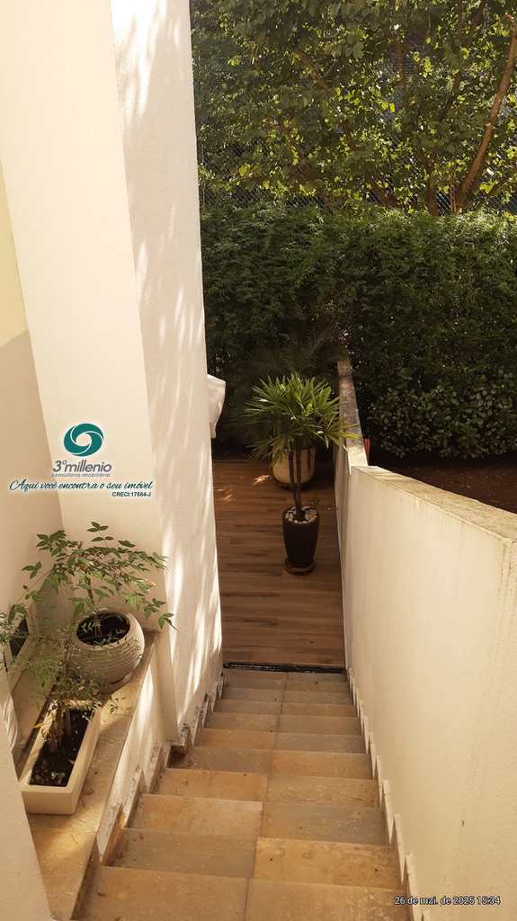 Casa em Cotia, no bairro Granja Viana