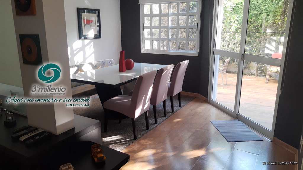 Casa em Cotia, no bairro Granja Viana