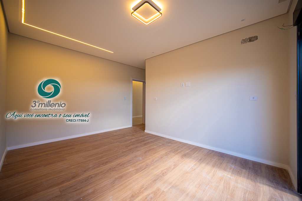 Casa em Embu das Artes, no bairro Moinho Velho