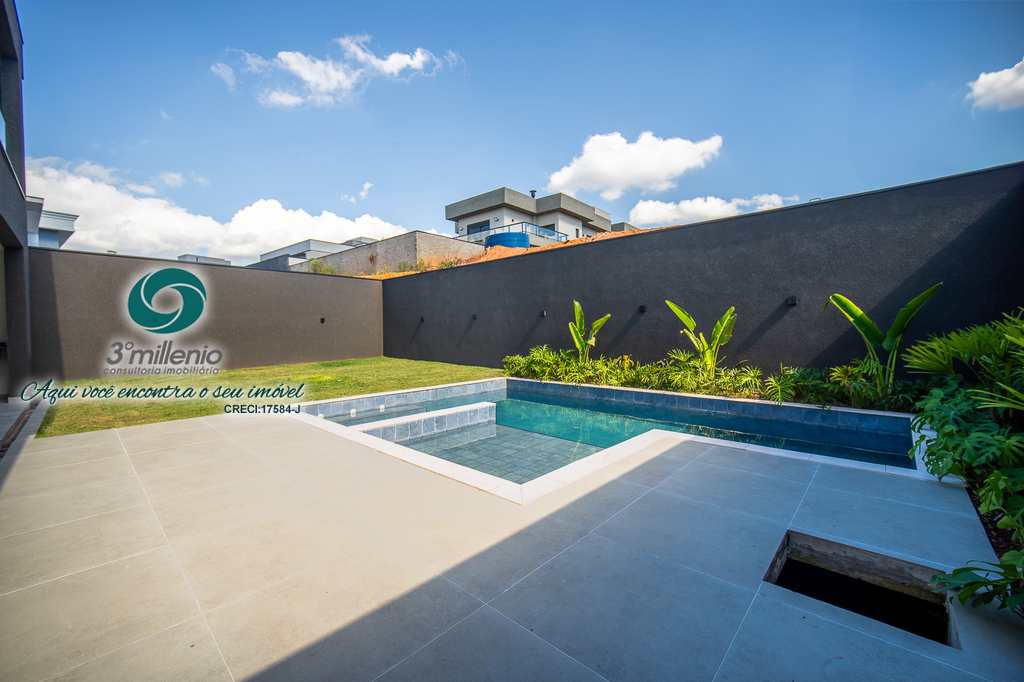 Casa em Embu das Artes, no bairro Moinho Velho