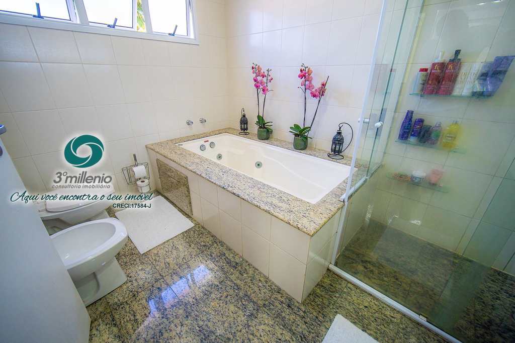 Casa em Cotia, no bairro Granja Viana