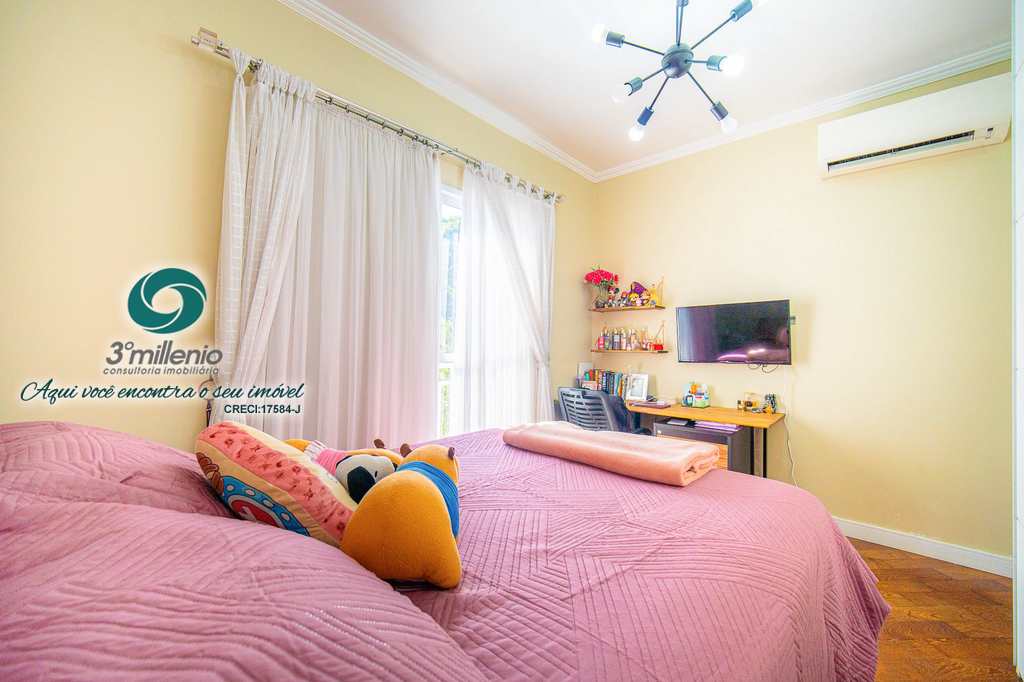 Casa em Cotia, no bairro Granja Viana