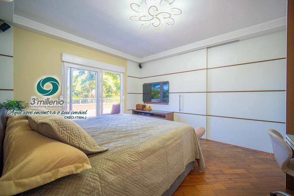 Casa em Cotia, no bairro Granja Viana