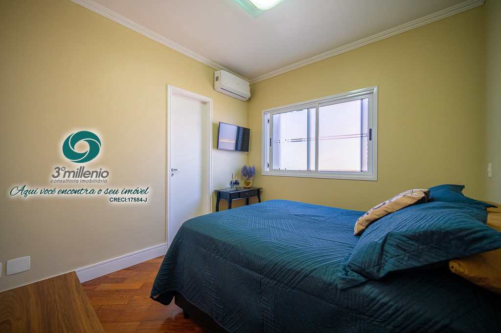 Casa em Cotia, no bairro Granja Viana