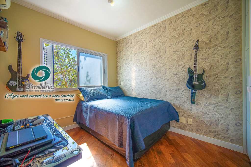 Casa em Cotia, no bairro Granja Viana