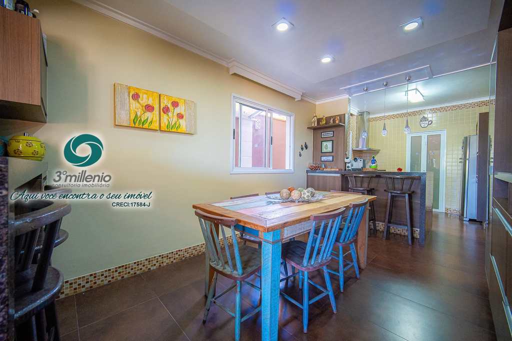 Casa em Cotia, no bairro Granja Viana