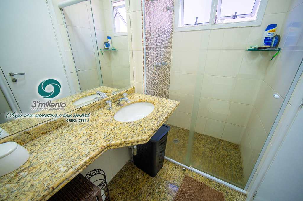 Casa em Cotia, no bairro Granja Viana