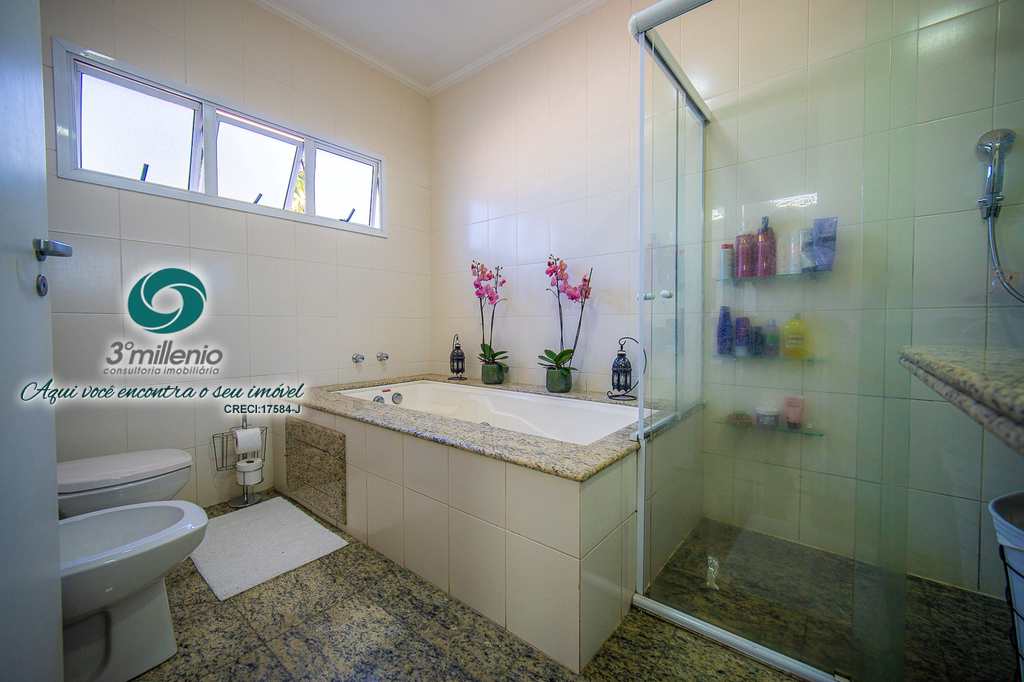 Casa em Cotia, no bairro Granja Viana