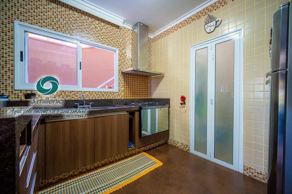 Casa em Cotia, no bairro Granja Viana