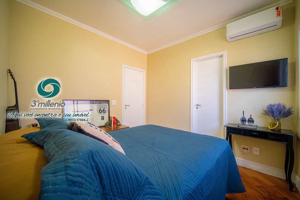 Casa em Cotia, no bairro Granja Viana