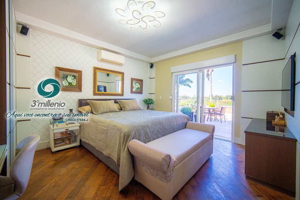 Casa em Cotia, no bairro Granja Viana