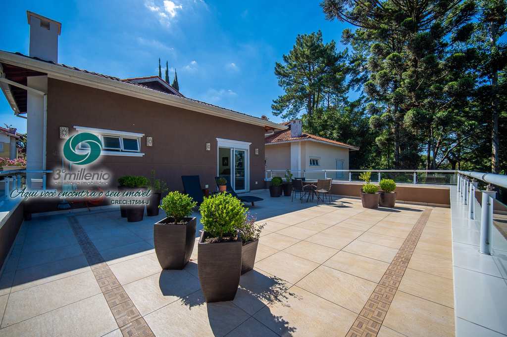 Casa em Cotia, no bairro Granja Viana