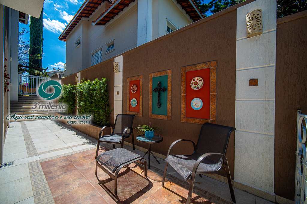 Casa em Cotia, no bairro Granja Viana