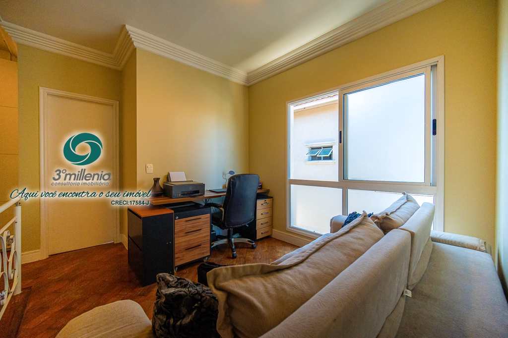 Casa em Cotia, no bairro Granja Viana