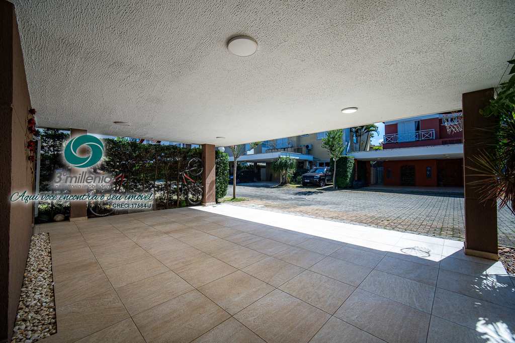 Casa em Cotia, no bairro Granja Viana