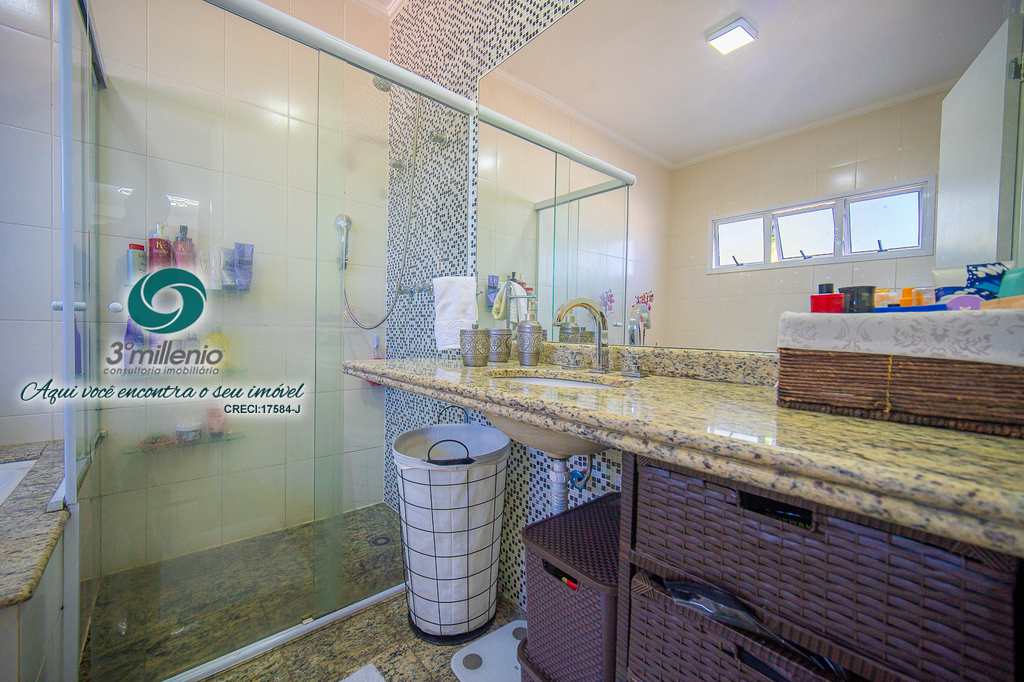 Casa em Cotia, no bairro Granja Viana