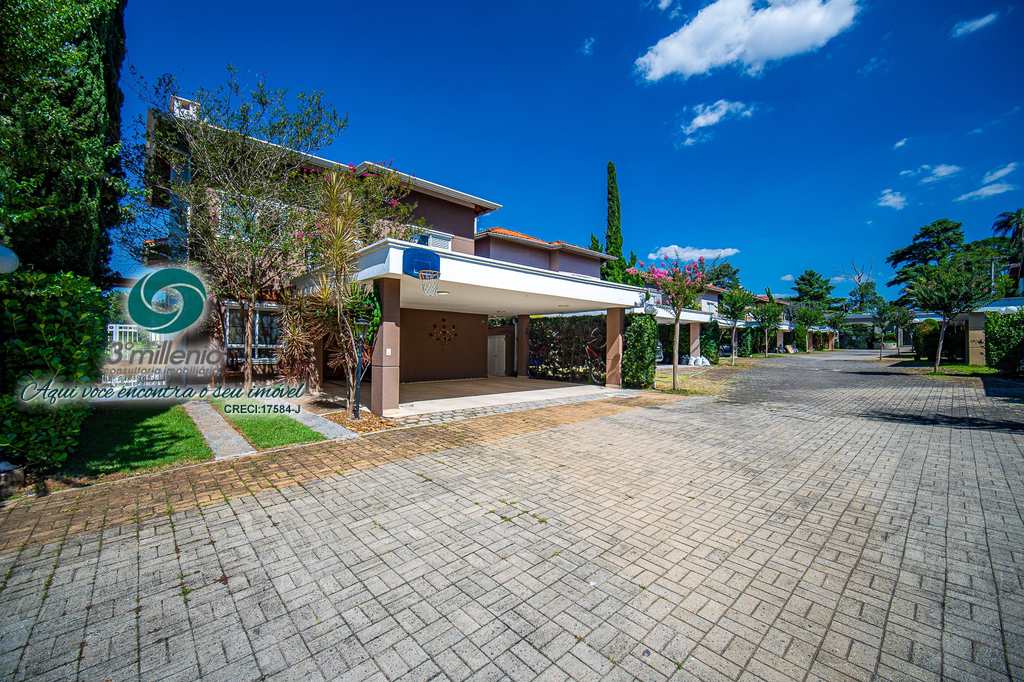 Casa em Cotia, no bairro Granja Viana