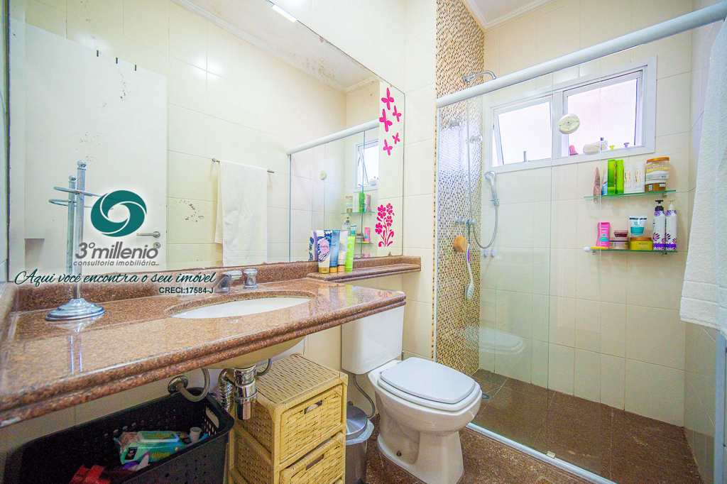 Casa em Cotia, no bairro Granja Viana