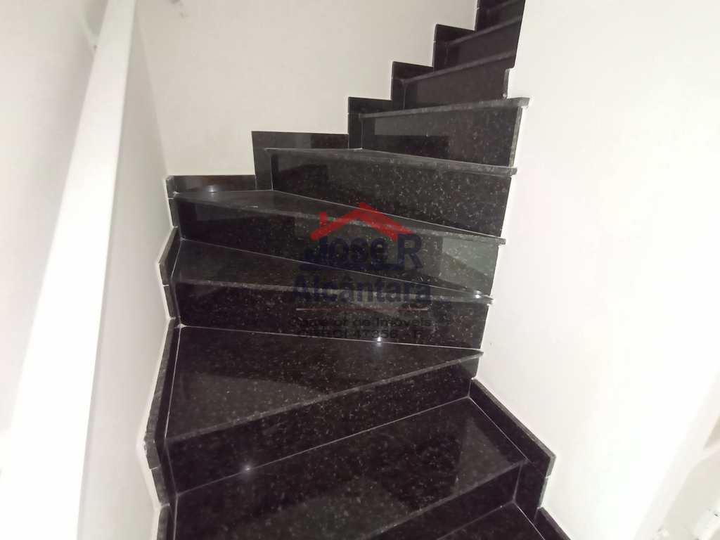 Sobrado em Praia Grande, no bairro Caiçara