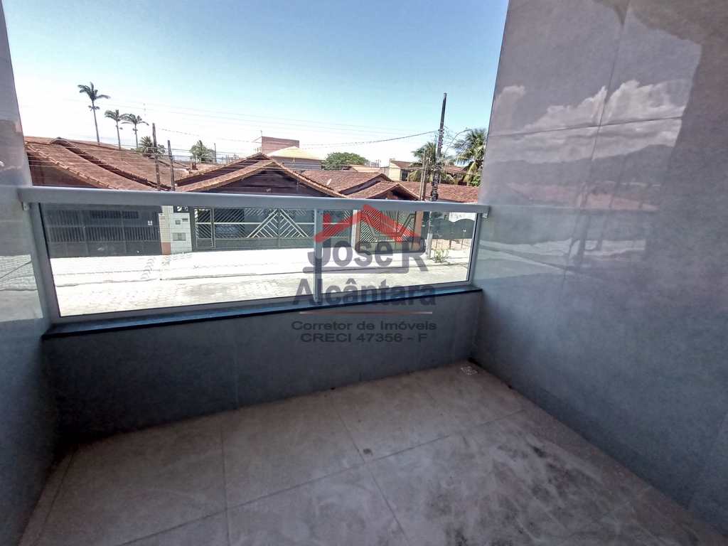 Sobrado em Praia Grande, no bairro Caiçara