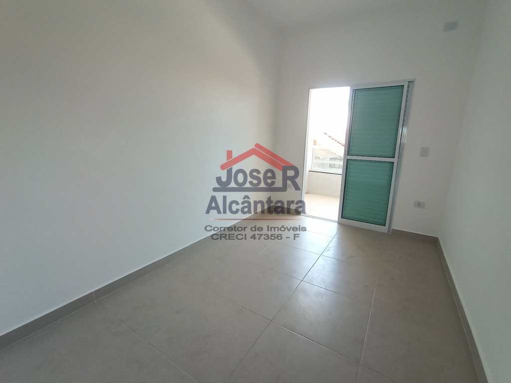 Sobrado em Praia Grande, no bairro Caiçara