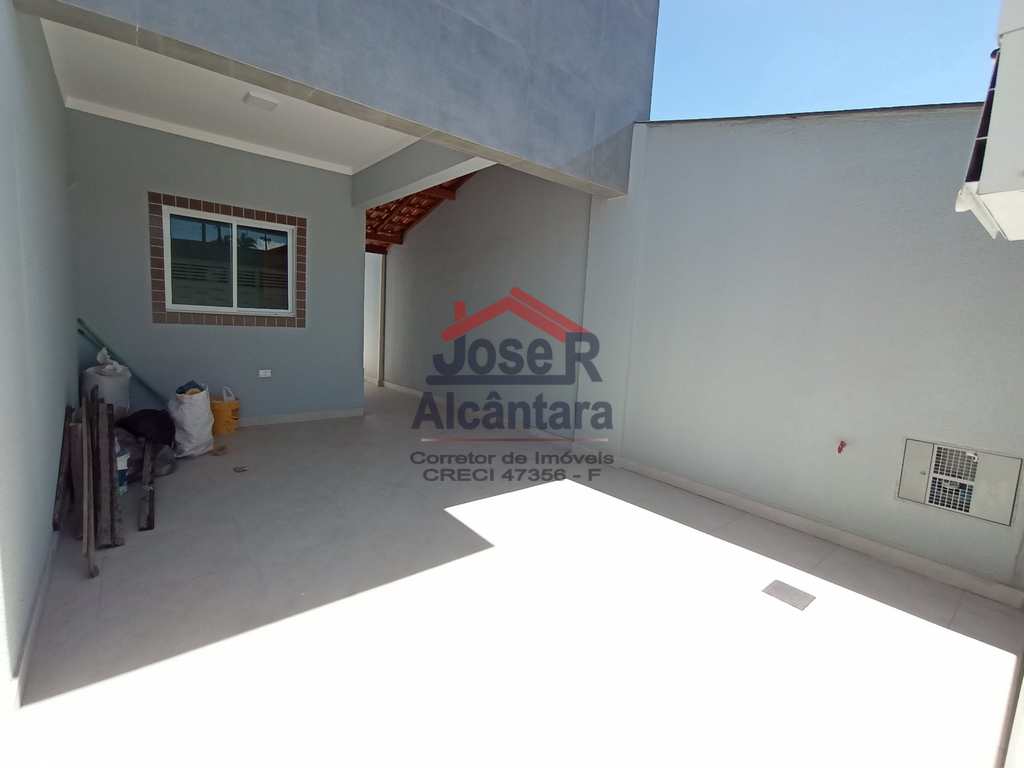 Sobrado em Praia Grande, no bairro Caiçara