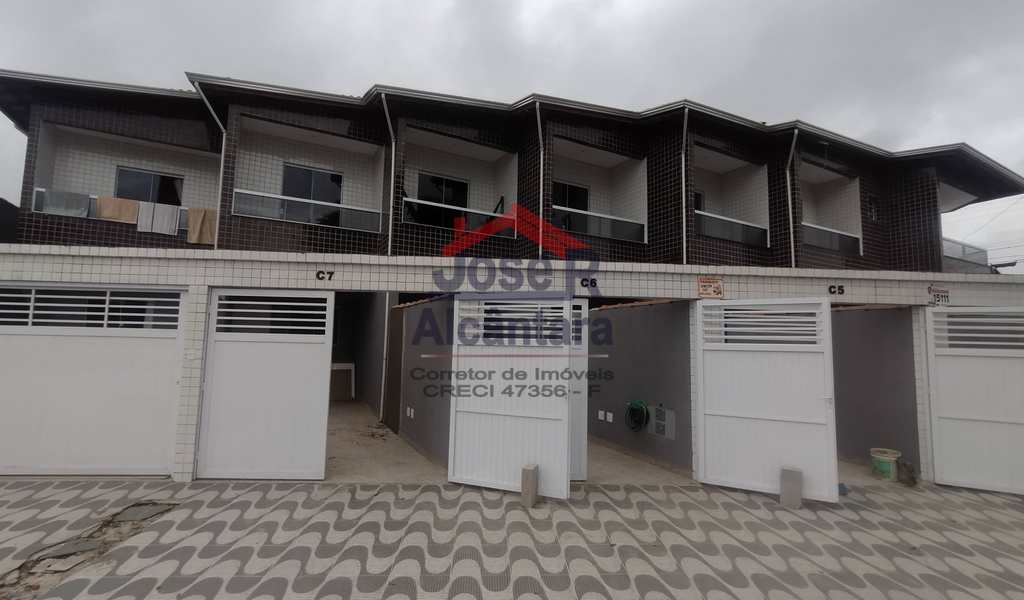 Sobrado em Praia Grande, bairro Real