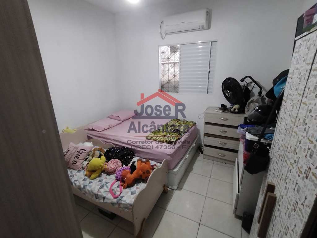 Casa de Condomínio em Praia Grande, no bairro Samambaia