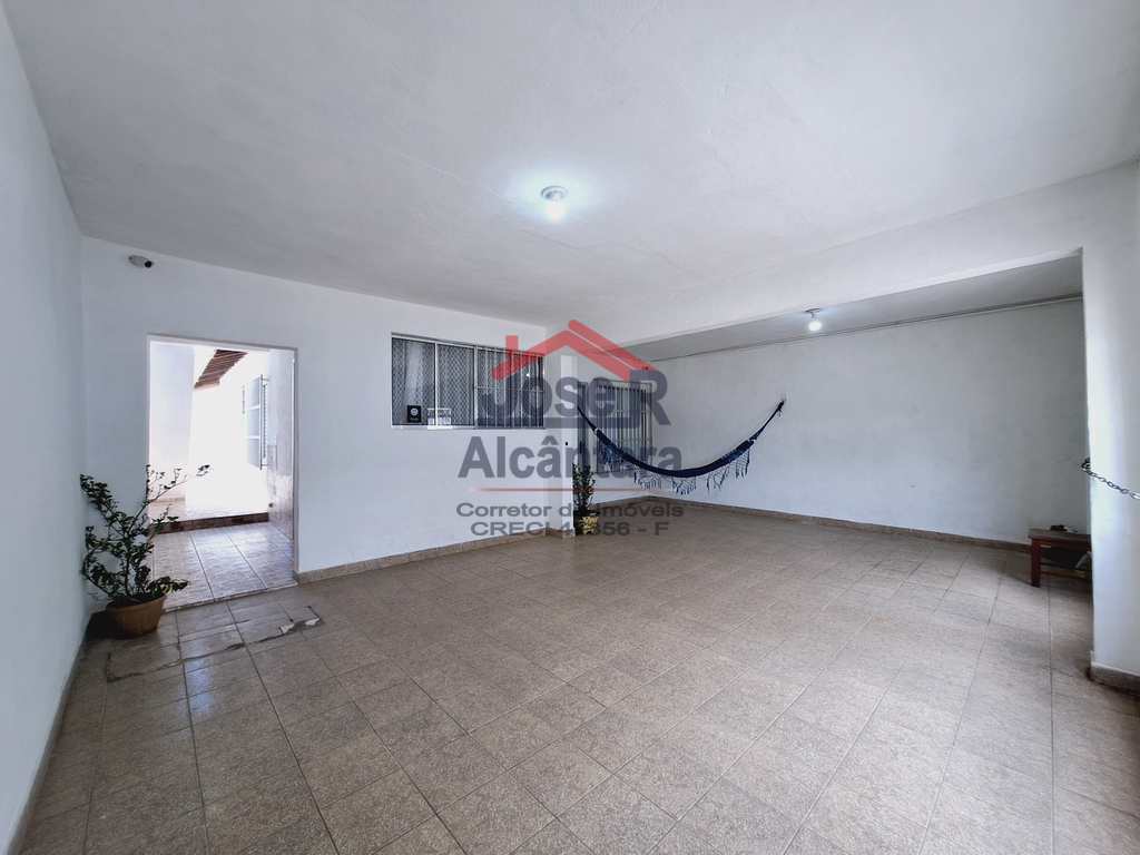 Casa em Praia Grande, no bairro Samambaia