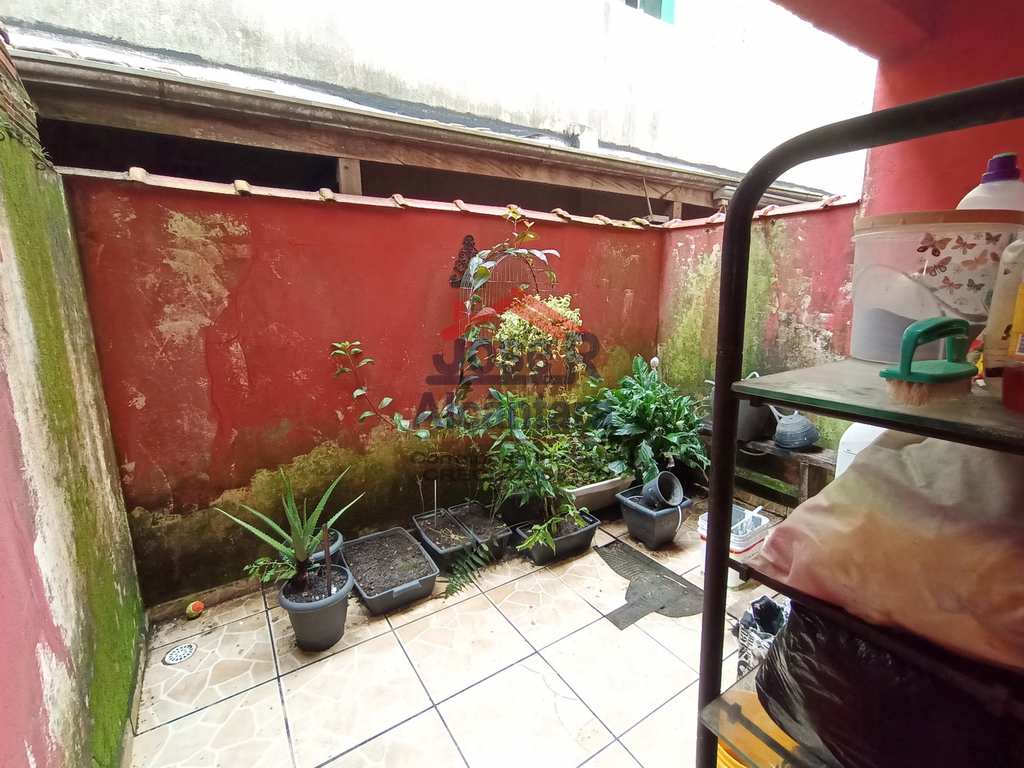 Sobrado em Praia Grande, no bairro Esmeralda