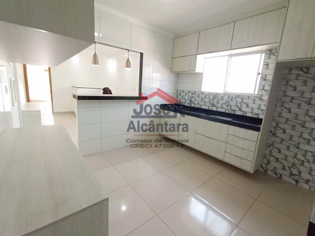 Casa em Praia Grande, no bairro Esmeralda