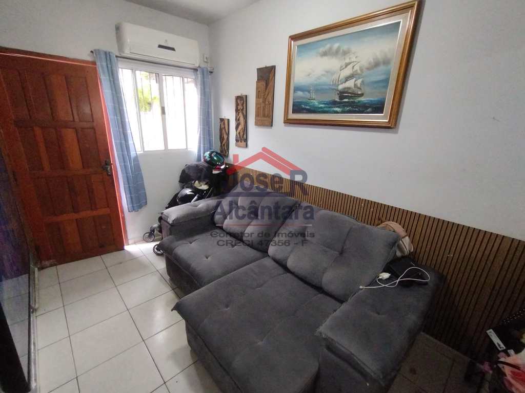 Casa de Condomínio em Praia Grande, no bairro Samambaia