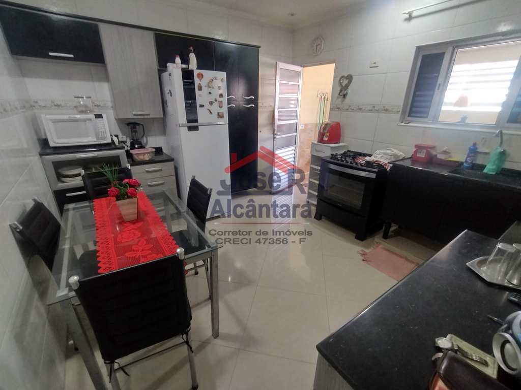 Casa em Praia Grande, no bairro Tupiry