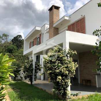 Casa em Guararema, bairro Centro