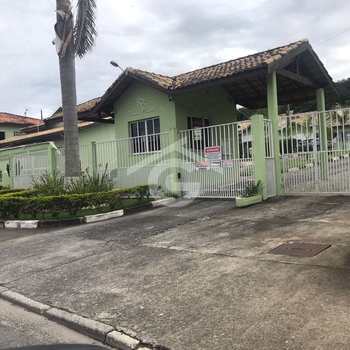 Casa em Guararema, bairro Itapema