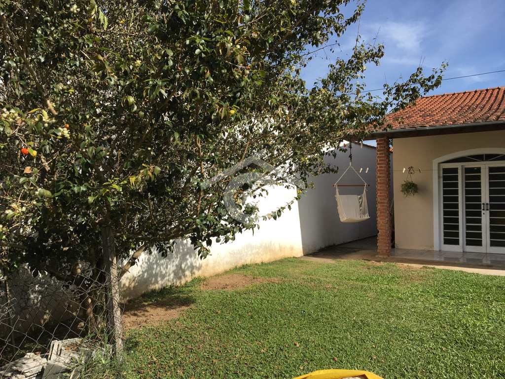 Casa em Guararema, no bairro Itapema